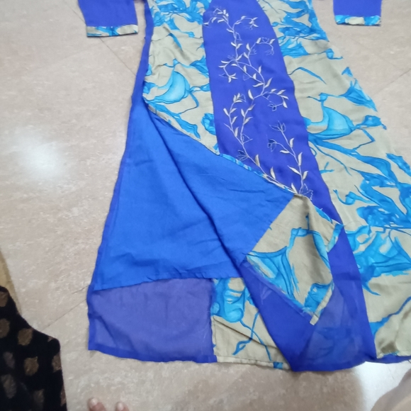 New long blue kurti - Picture 9 of 11